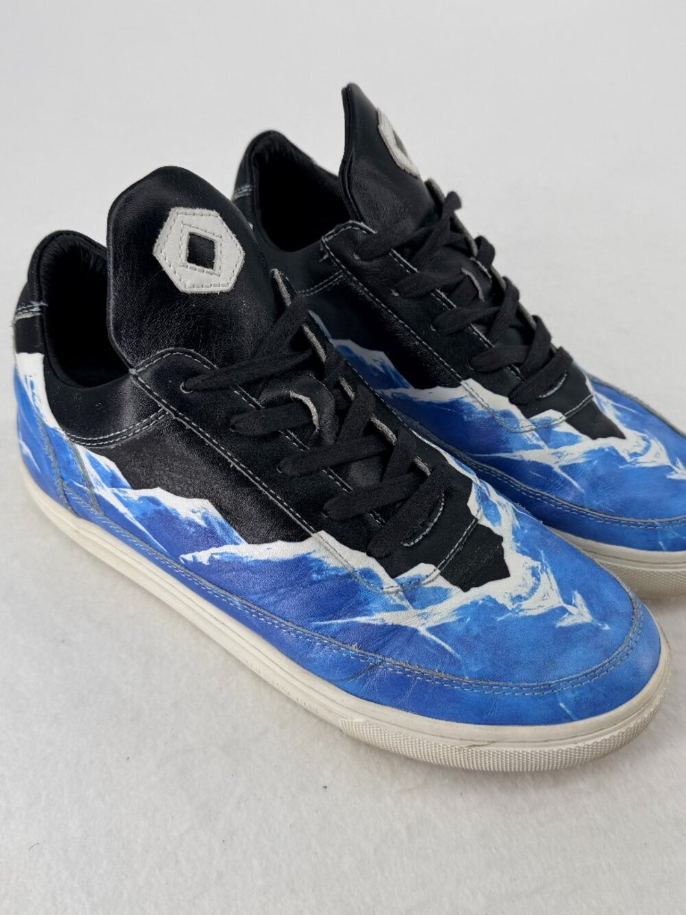 Six Hundred Four Vancouver Limited Edition Mountain Graphic Leather Sneakers 8.5